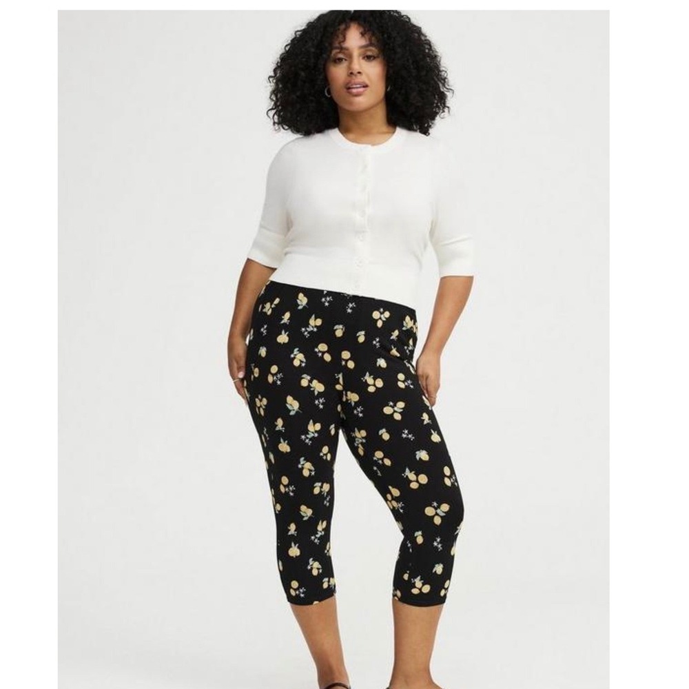 Torrid Pedal Pusher Pocket Leggings Womens 1X 14/16 Black  Lemon Print High Rise